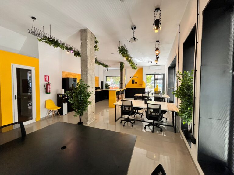 Mensual Hot Desk - Mañanas o tardes en Garage Coworking Valencia